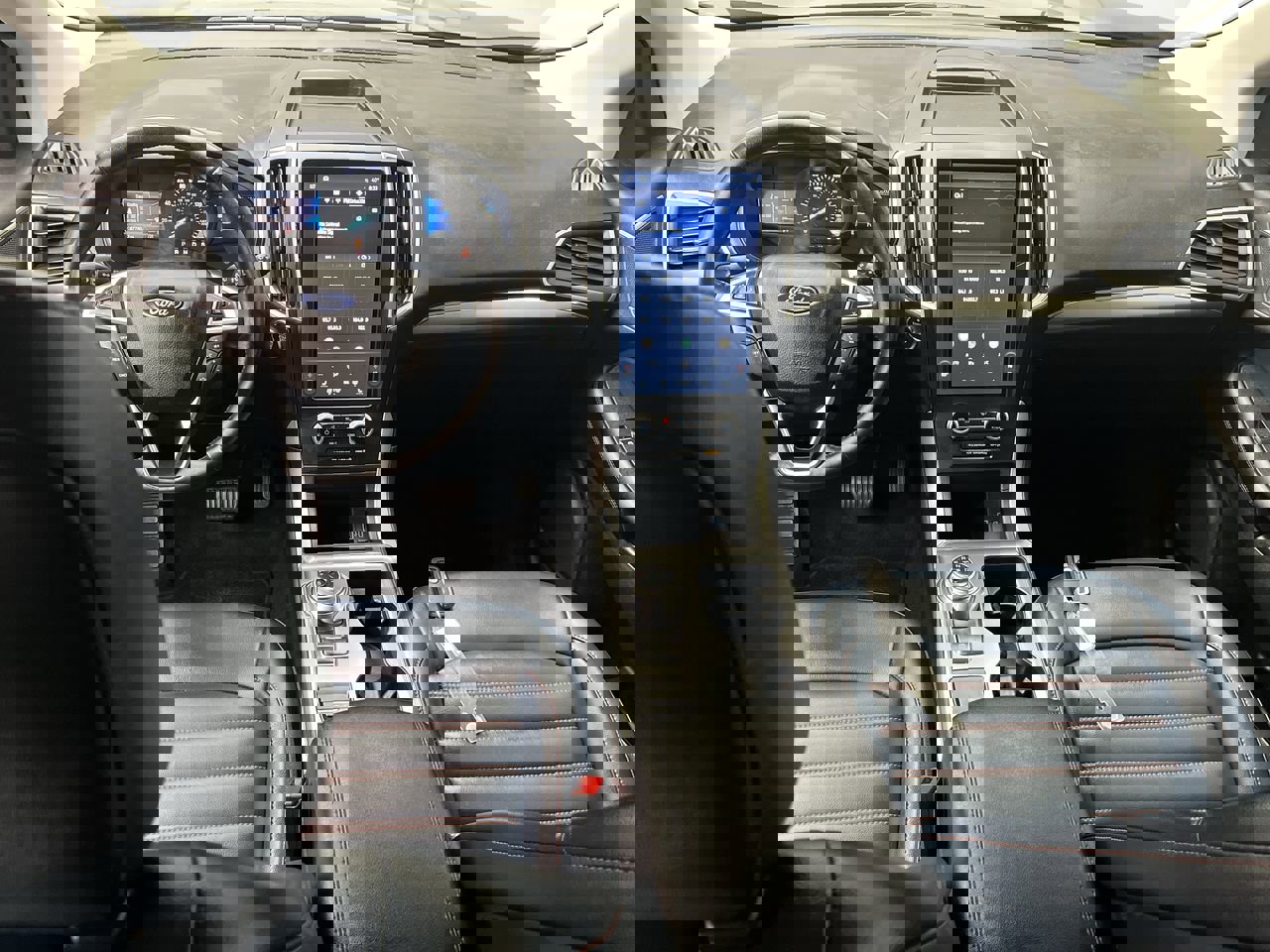 Used 2023 Ford Edge SEL w/ Sport Appearance Package image 4