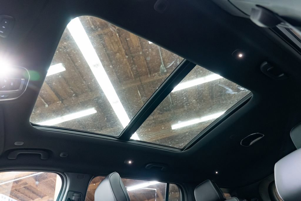 New 2025 Jeep Grand Cherokee L Limited w/ Trailer Tow Package image 23