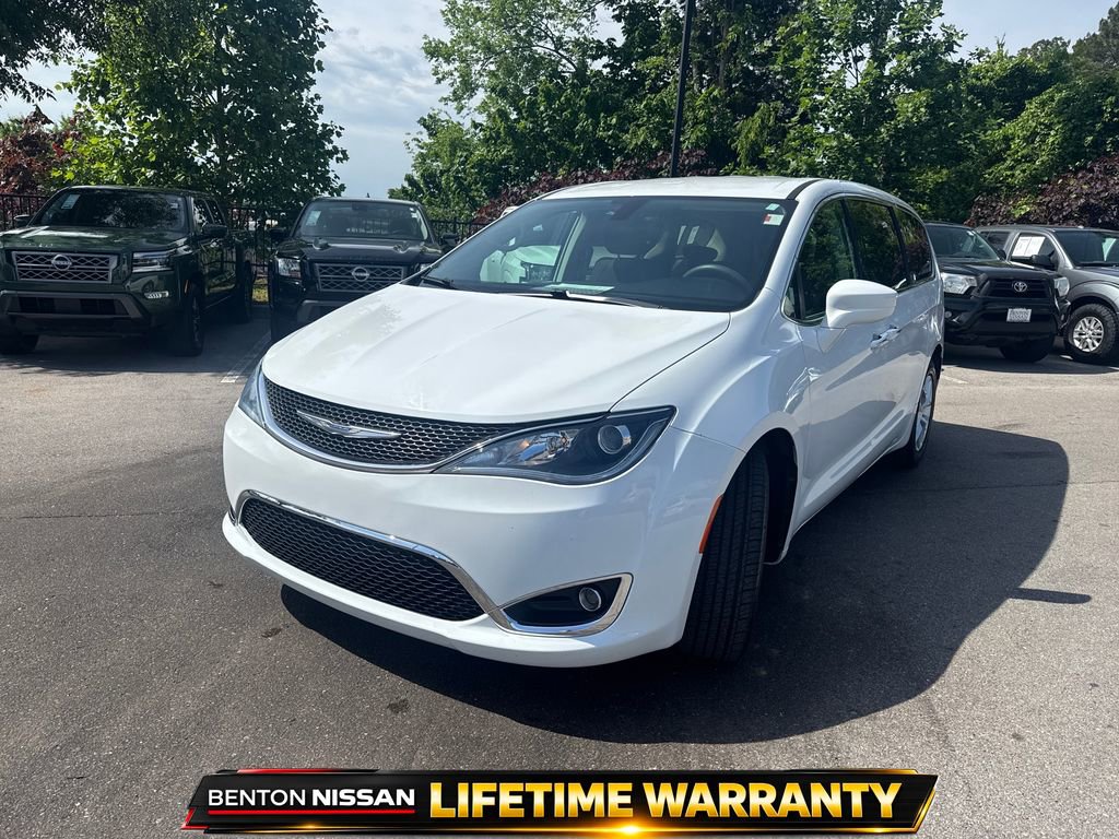 Used 2018 Chrysler Pacifica Touring Plus w/ Tire & Wheel Group FWD image 4