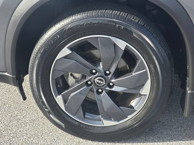 Used 2024 Nissan Rogue SV w/ SV Premium Package FWD image 9