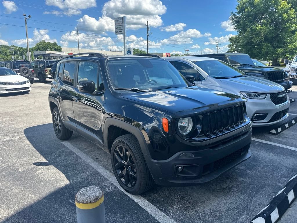 Used 2018 Jeep Renegade Altitude w/ UConnect 8.4 Nav Group AWD/4WD image 2