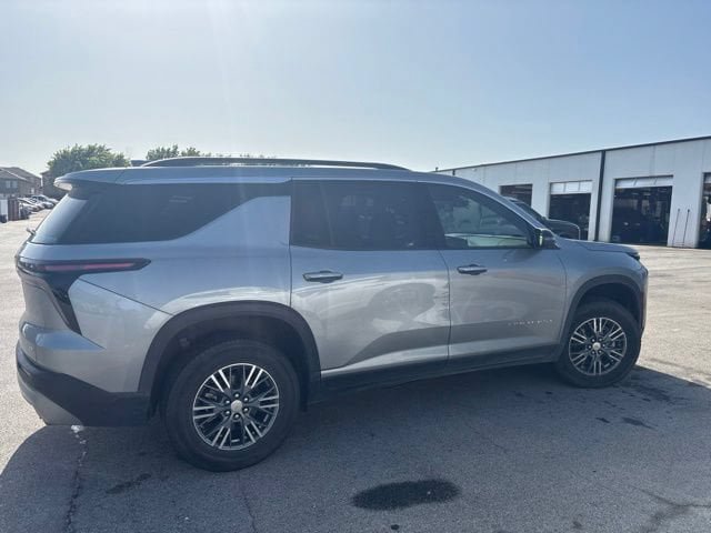 Used 2024 Chevrolet Traverse LT FWD image 19