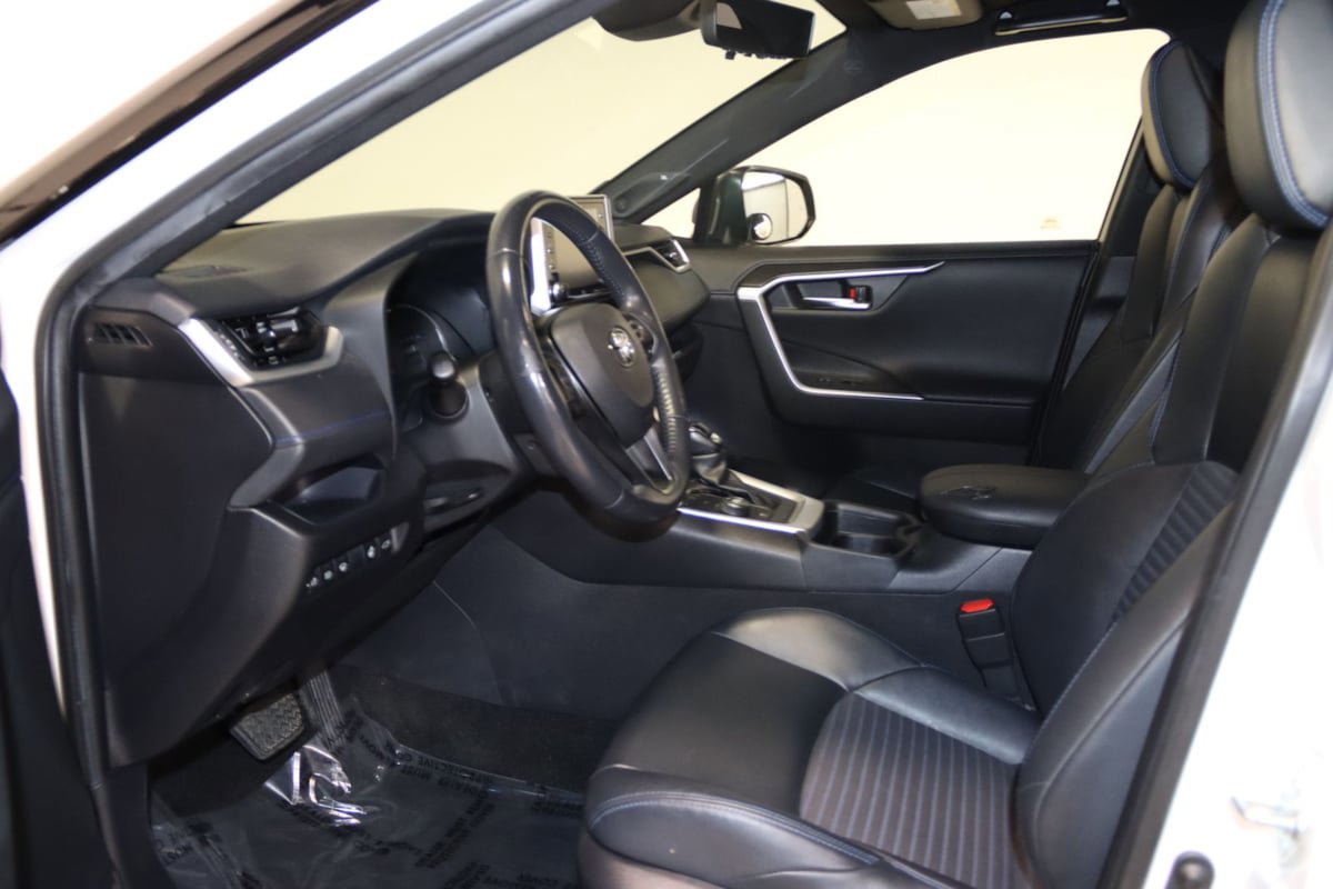 Used 2020 Toyota RAV4 XSE AWD/4WD image 32