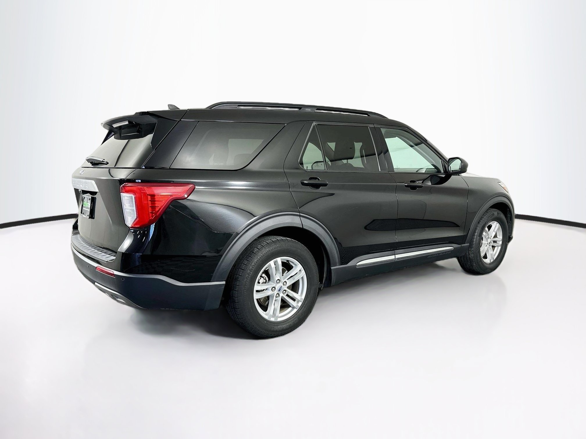 Used 2023 Ford Explorer XLT w/ Equipment Group 202A RWD image 9
