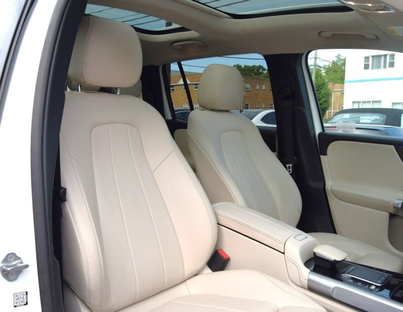Used 2023 Mercedes-Benz GLB 250 4MATIC w/ Premium Package image 23