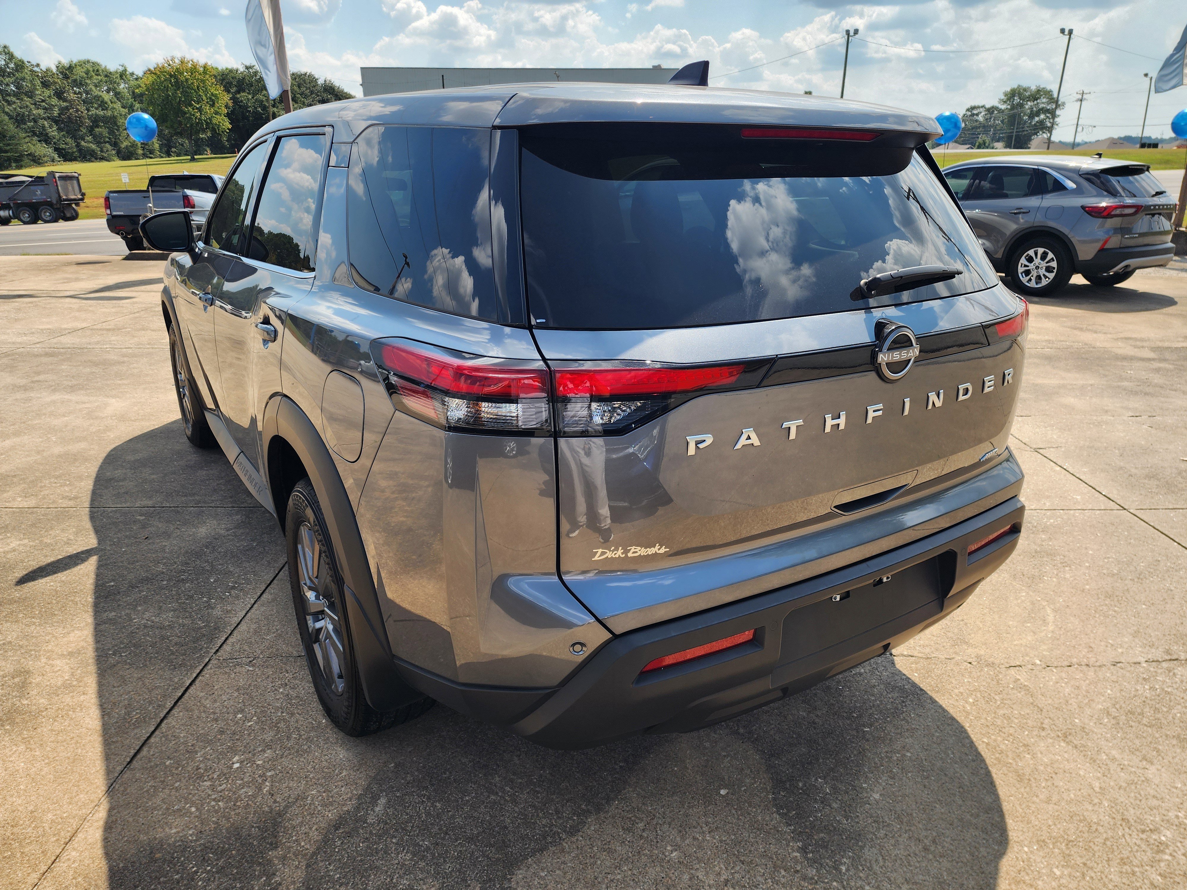 Used 2024 Nissan Pathfinder S image 7