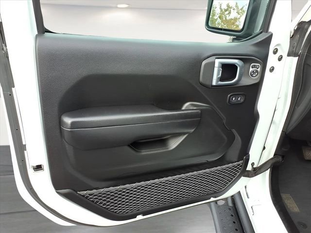 Used 2021 Jeep Gladiator Mojave w/ Cold Weather Group AWD/4WD image 15