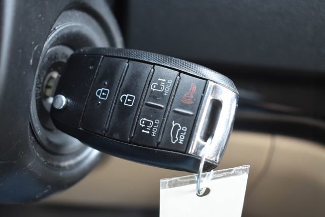 Used 2019 Kia Sedona LX image 25