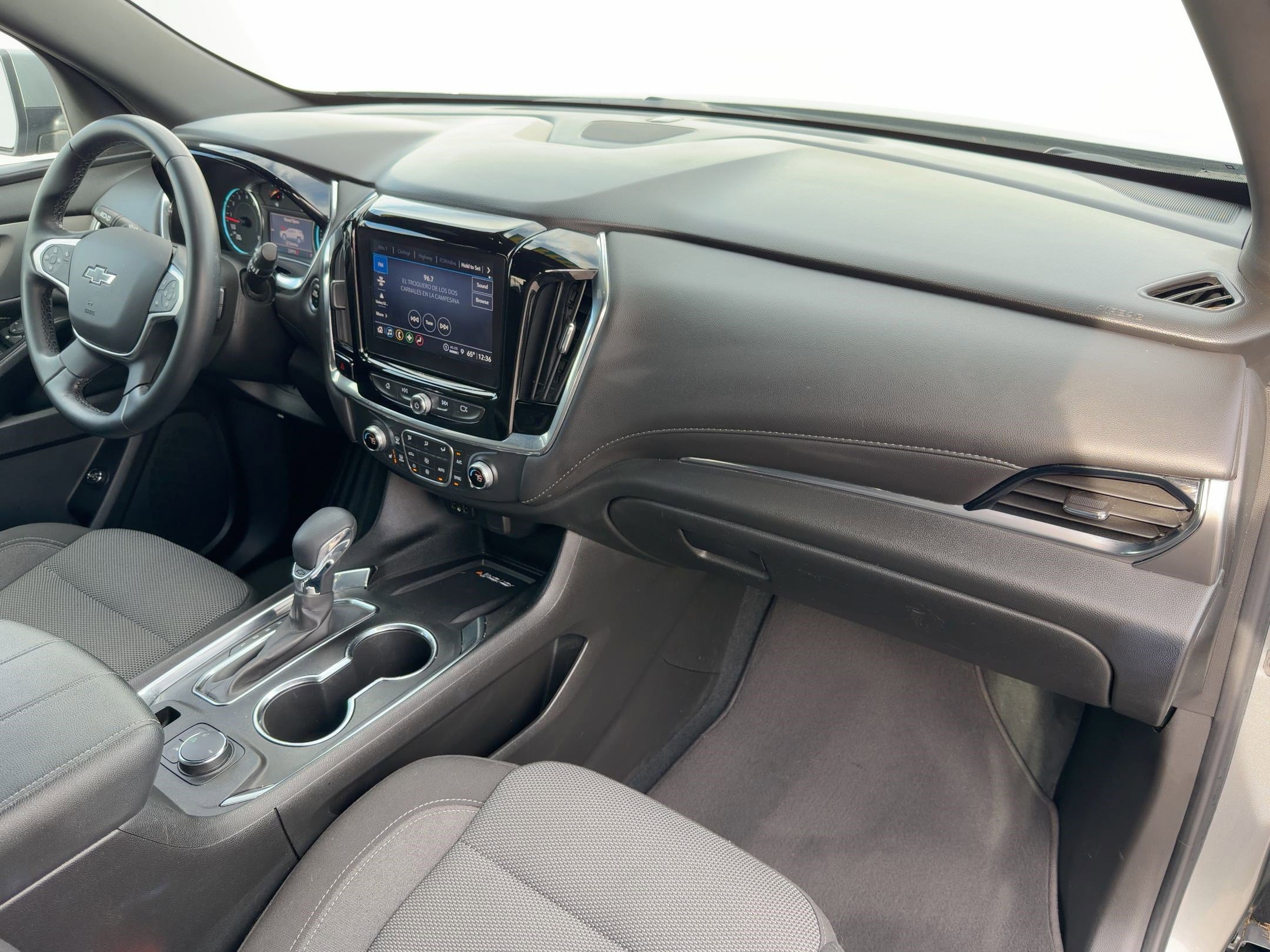 Used 2023 Chevrolet Traverse LT image 30