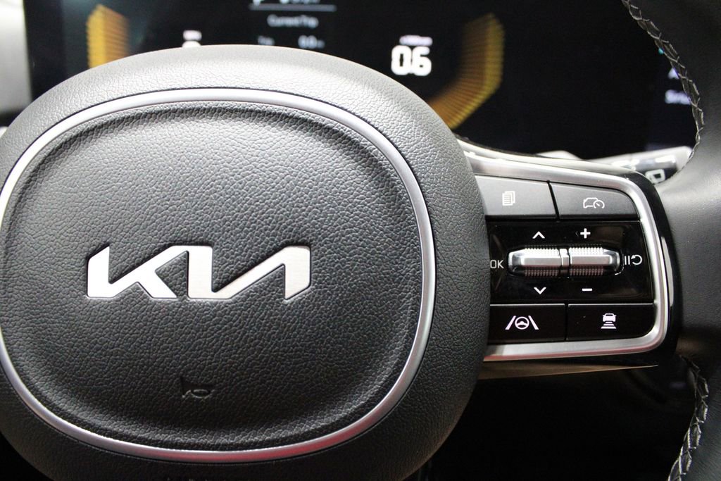 Used 2024 Kia Sorento S image 28