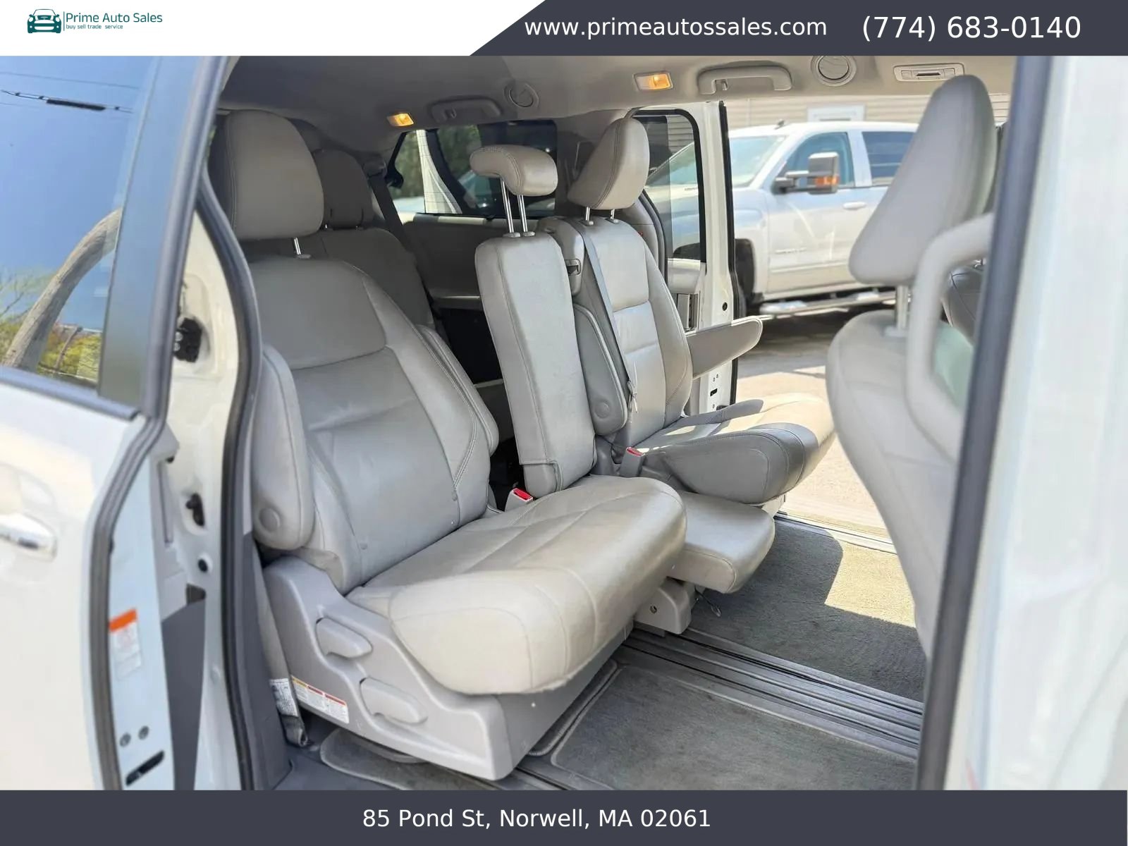 Used 2019 Toyota Sienna XLE w/ XLE Navigation Package FWD image 14