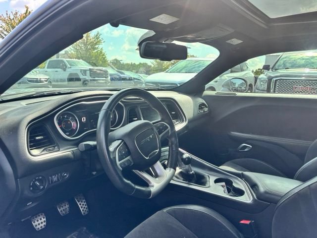 Used 2015 Dodge Challenger SRT w/ Technology Group RWD image 9