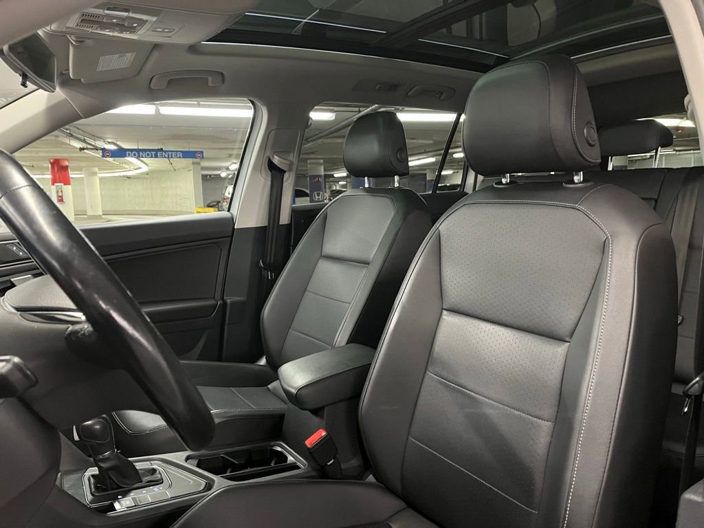 Used 2018 Volkswagen Tiguan SE w/ Panoramic Sunroof Package image 16