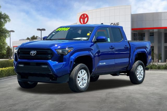 Used 2025 Toyota Tacoma SR5 AWD/4WD image 9