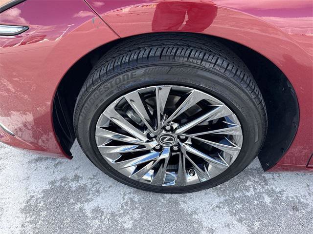 Certified 2024 Lexus ES 350 w/ Luxury Package image 10