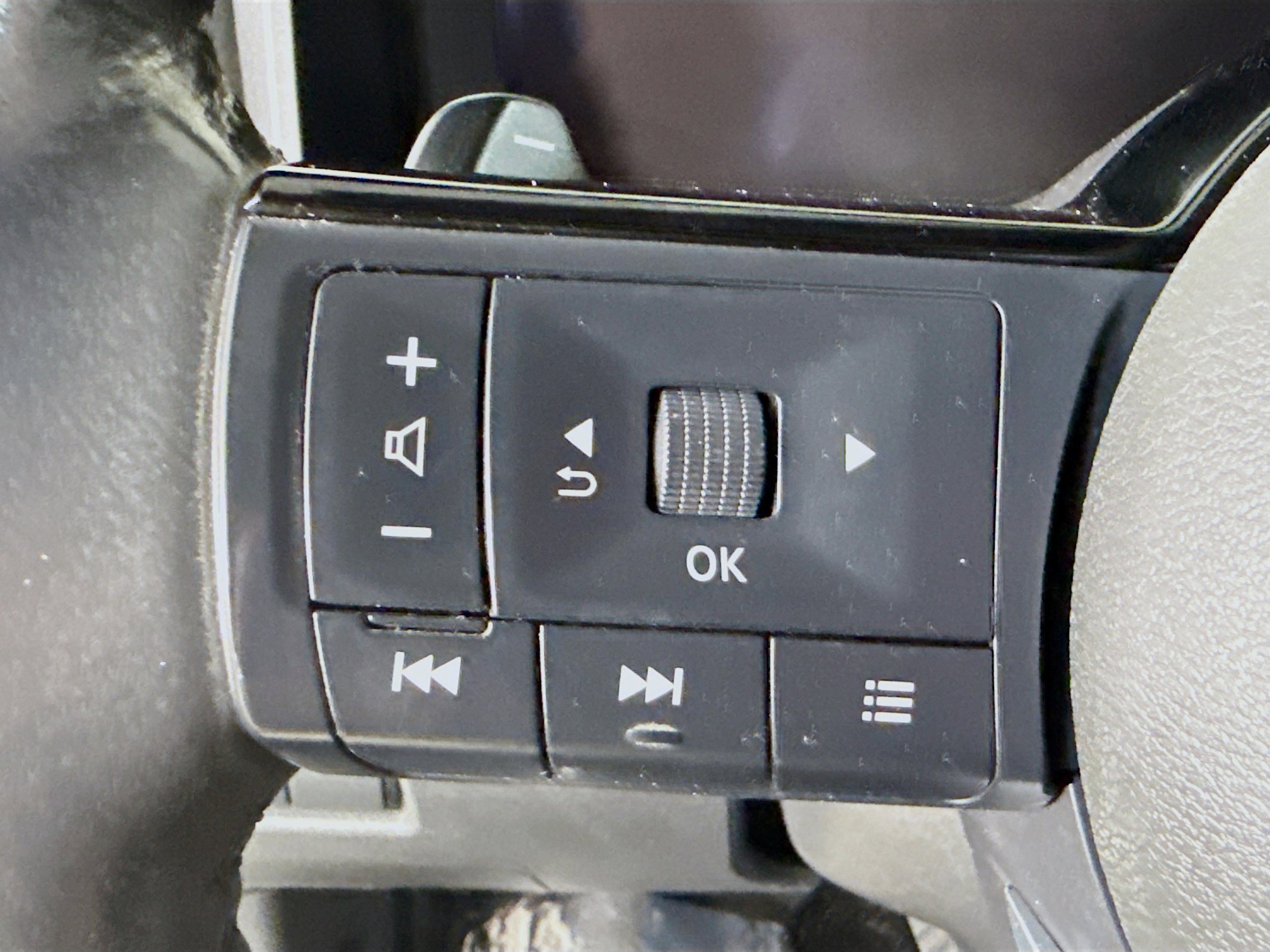 Used 2022 Nissan Rogue Platinum w/ Head-Up Display Package image 14