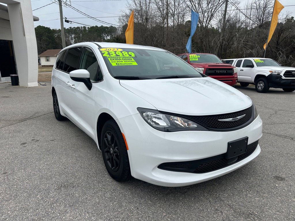 Used 2023 Chrysler Voyager LX image 7