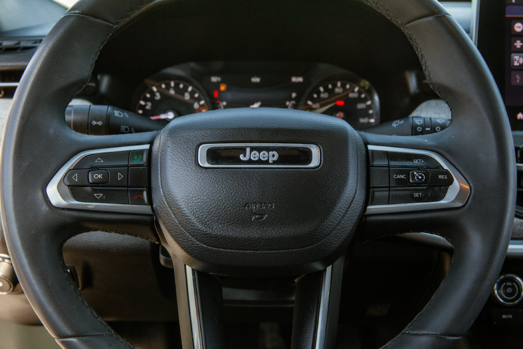Used 2024 Jeep Compass Latitude AWD/4WD image 16