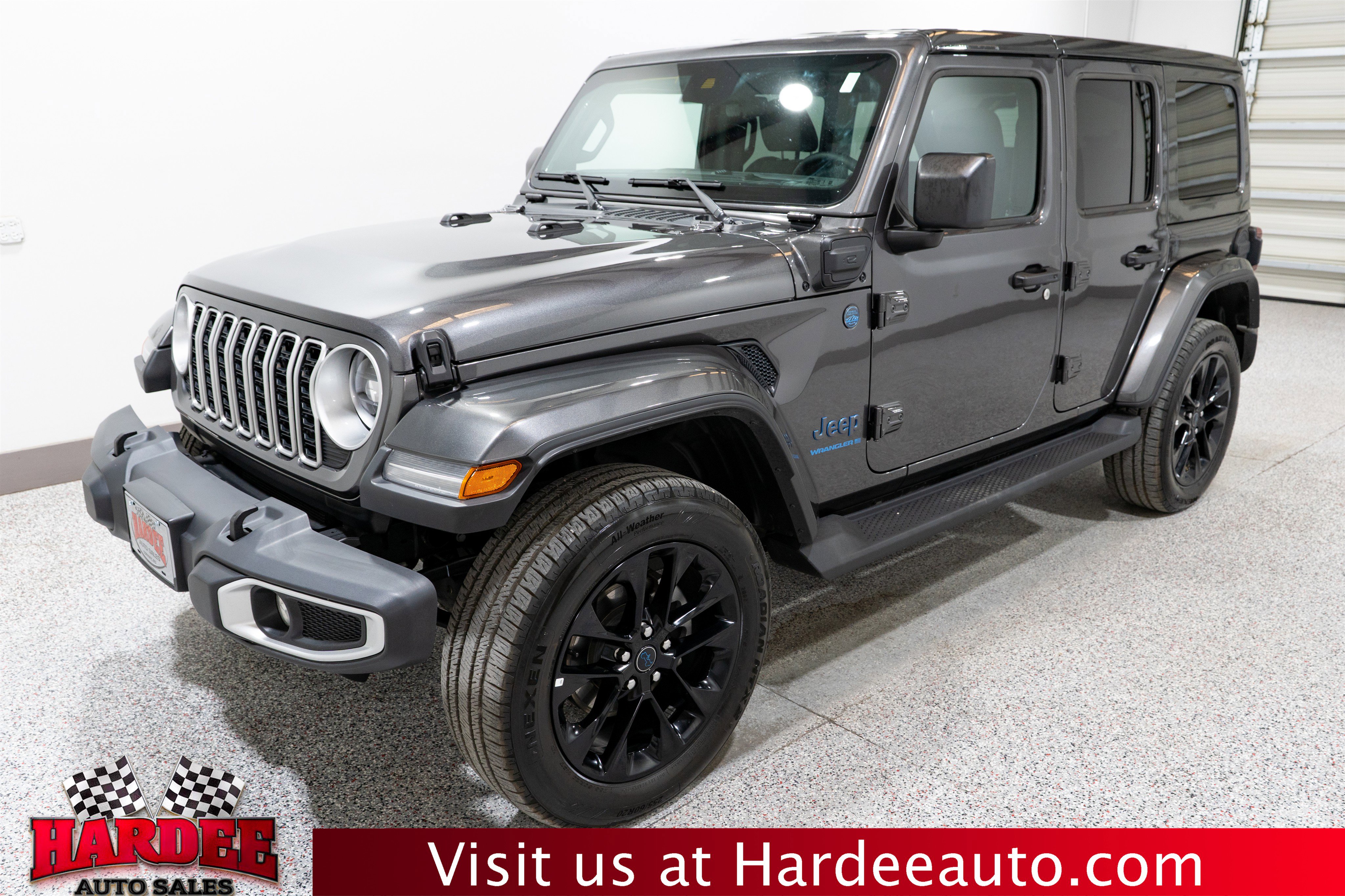 Used 2025 Jeep Wrangler Sahara AWD/4WD image 2