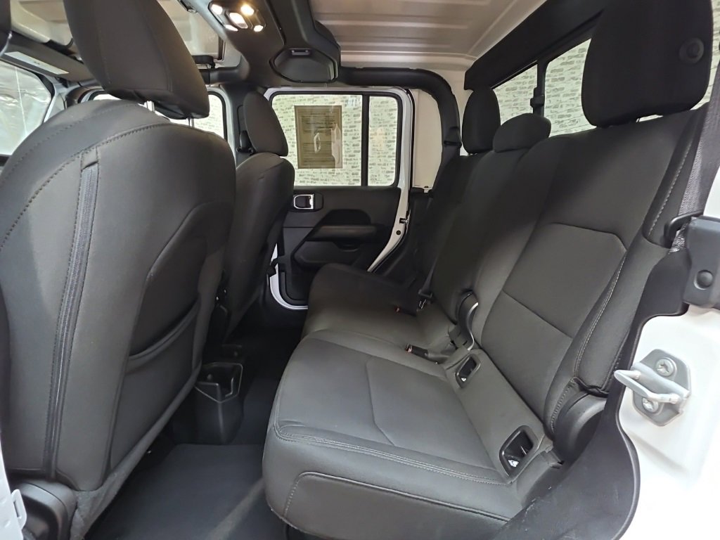 Used 2023 Jeep Gladiator Overland image 17