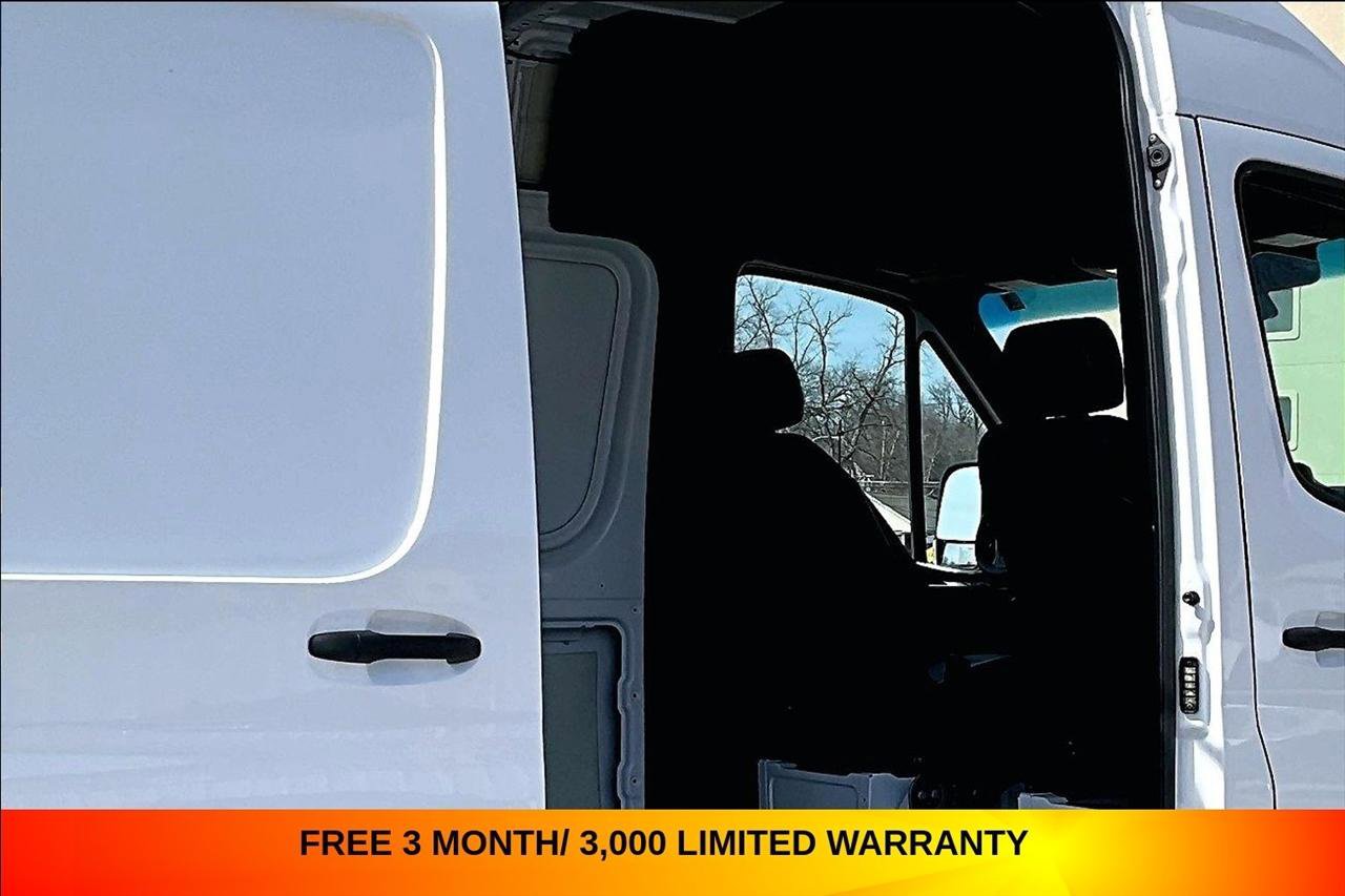 Used 2024 Mercedes-Benz Sprinter 2500 w/ Acoustic Package image 35