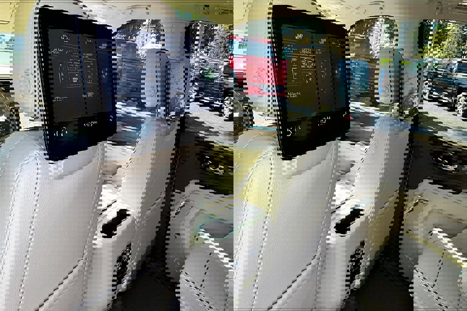 Used 2021 GMC Yukon Denali w/ Denali Premium Package image 10