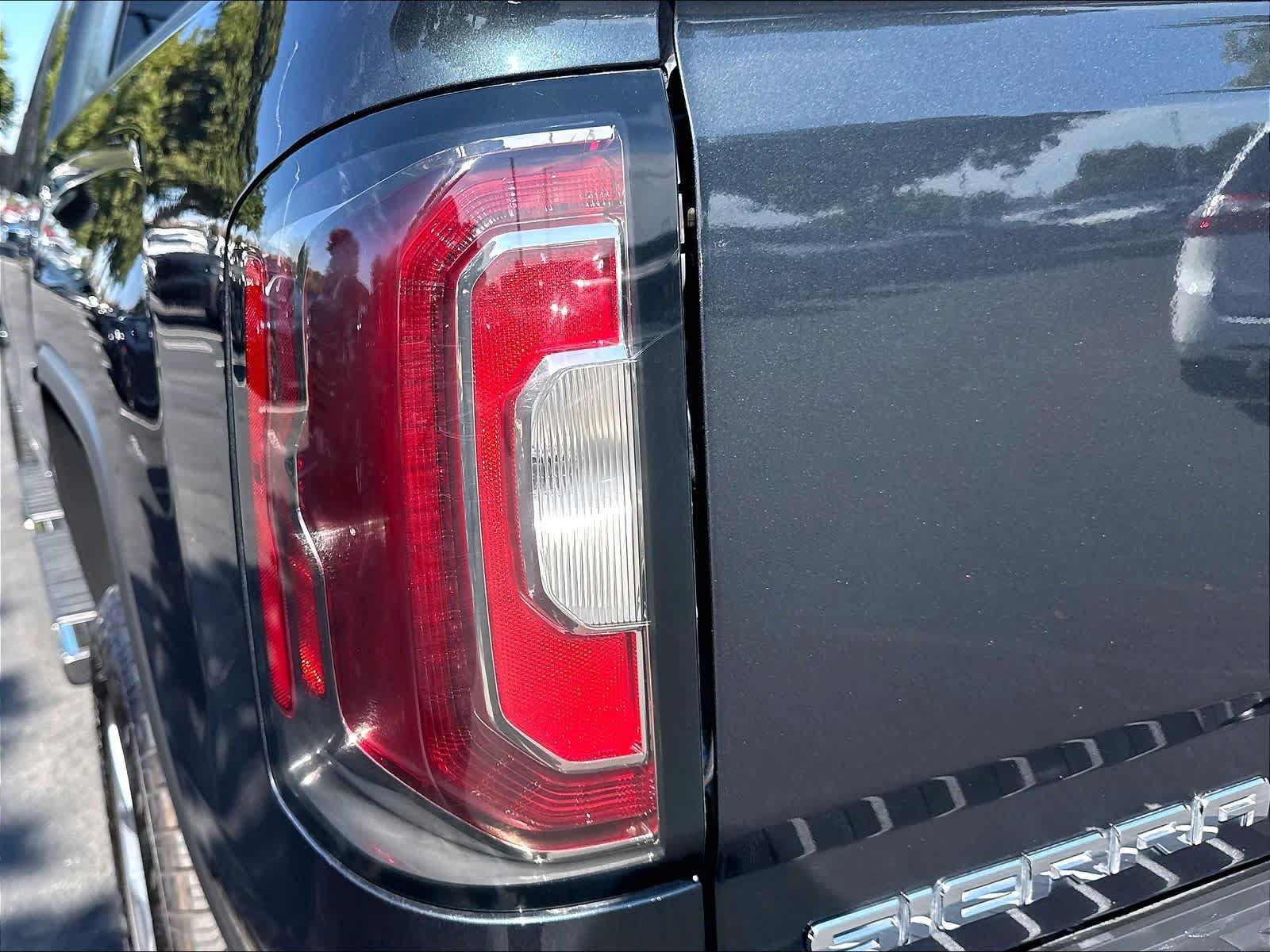 Used 2018 GMC Sierra 1500 SLT w/ SLT Premium Package AWD/4WD image 25
