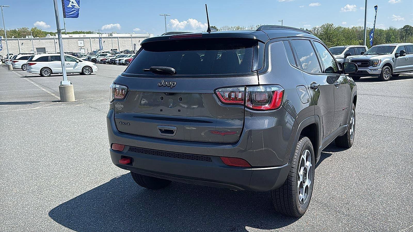 Used 2022 Jeep Compass Trailhawk w/ Trailhawk Convenience Group AWD/4WD image 6