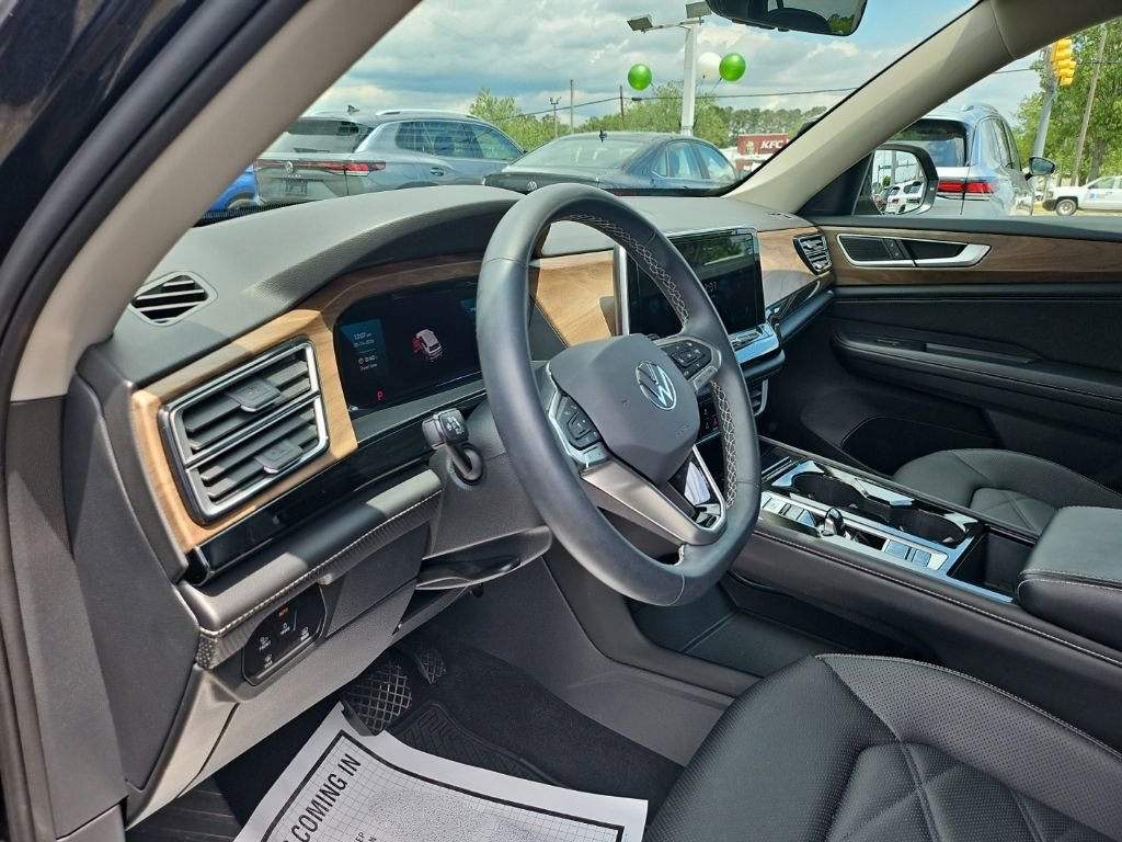 Used 2024 Volkswagen Atlas SE w/ Panoramic Sunroof Package AWD/4WD image 10