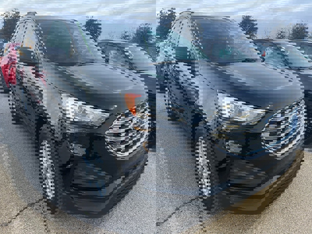 Used 2021 Ford Edge SE image 3