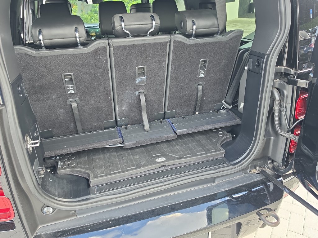 Used 2023 Land Rover Defender 130 X-Dynamic SE AWD/4WD image 9