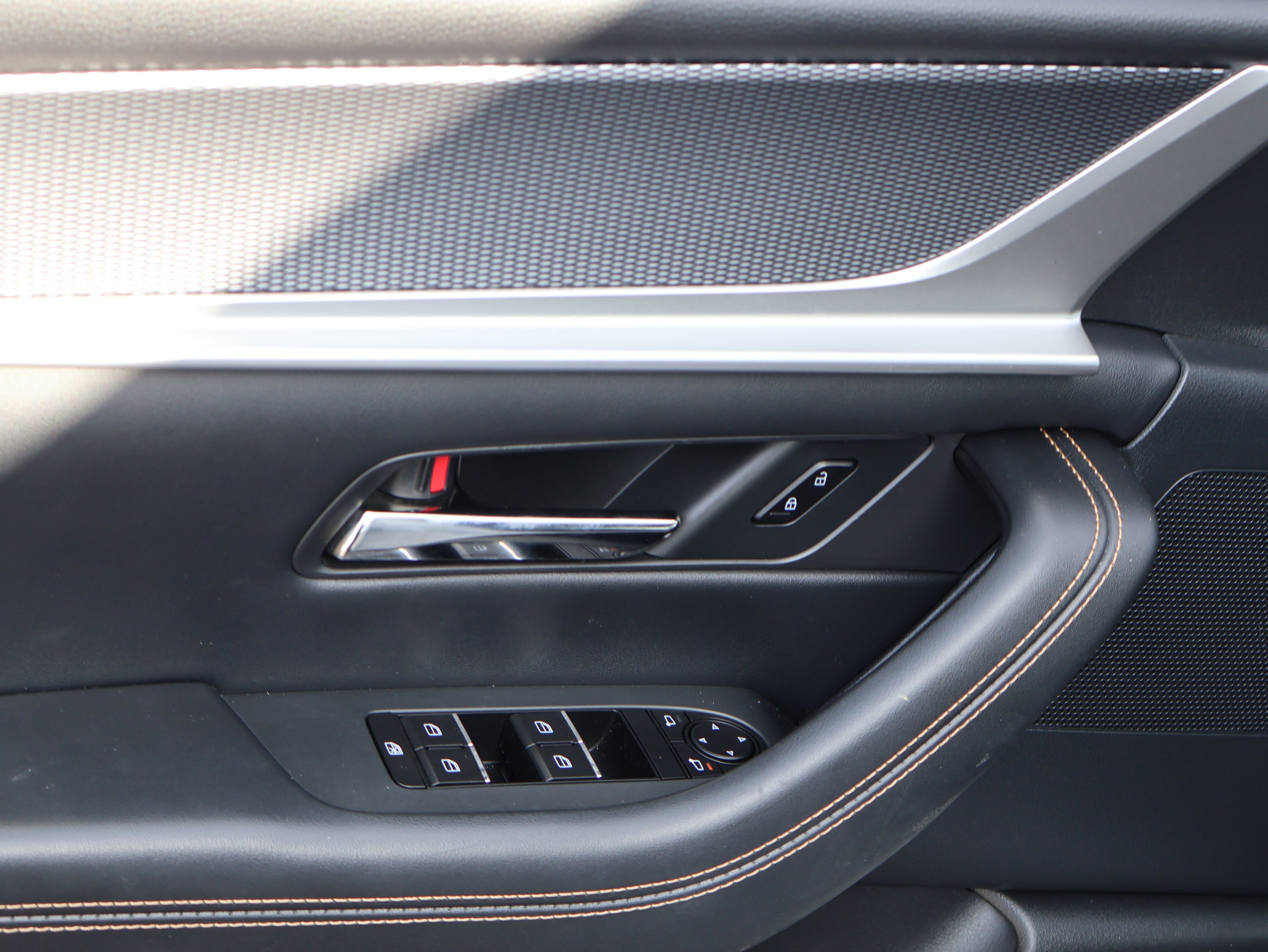 Certified 2025 MAZDA CX-70 Plug-In Hybrid w/ Premium Pkg image 25