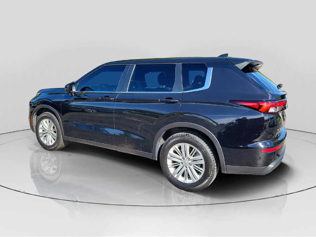 Used 2023 Mitsubishi Outlander ES FWD image 5