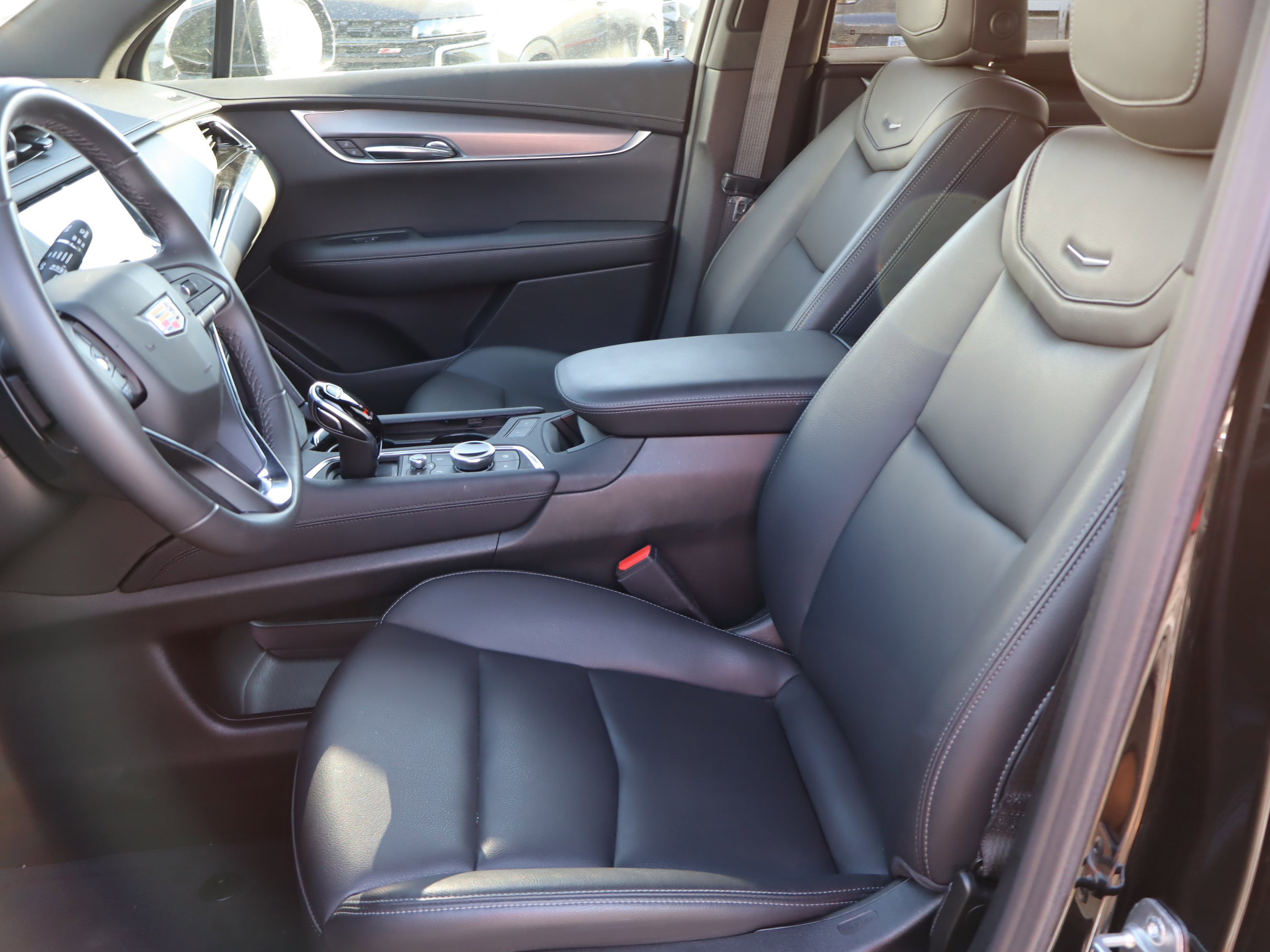 Used 2025 Cadillac XT6 Luxury image 16
