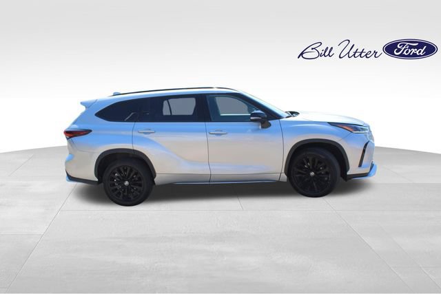 Used 2025 Toyota Highlander XSE AWD/4WD image 4