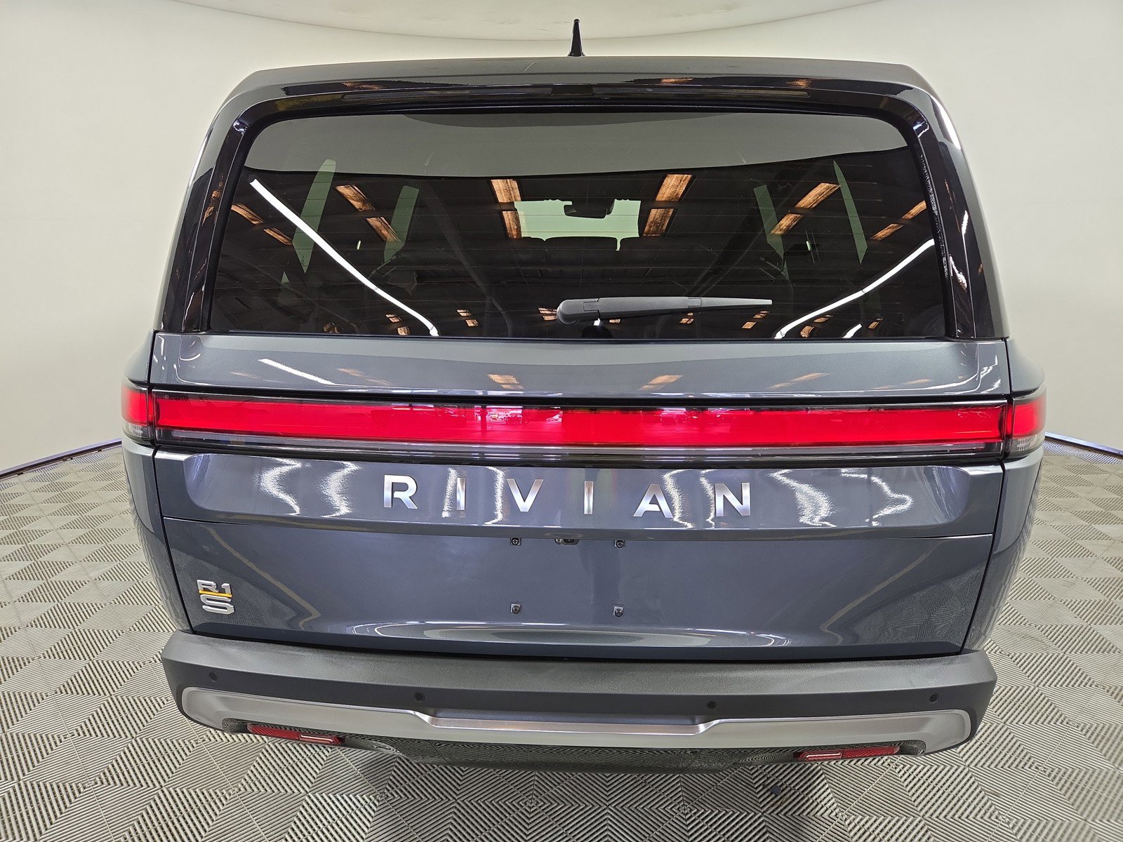 Used 2023 Rivian R1S Adventure AWD/4WD image 4