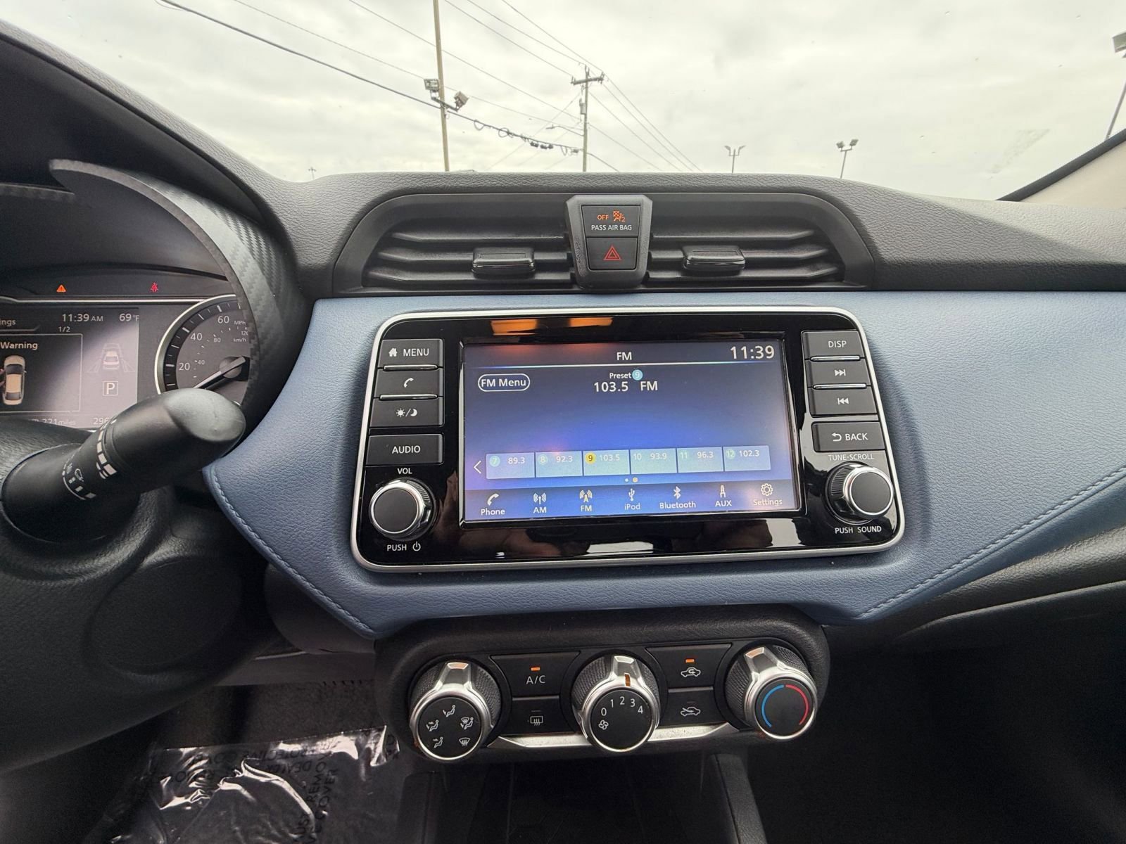 Used 2025 Nissan Versa SV FWD image 20