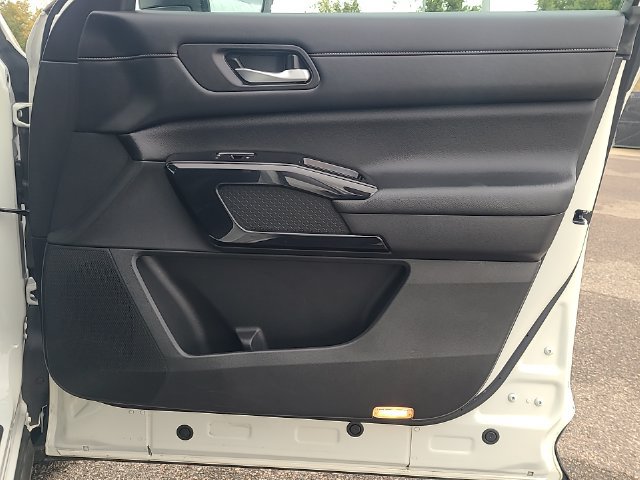 Used 2022 Nissan Pathfinder SV AWD/4WD image 28