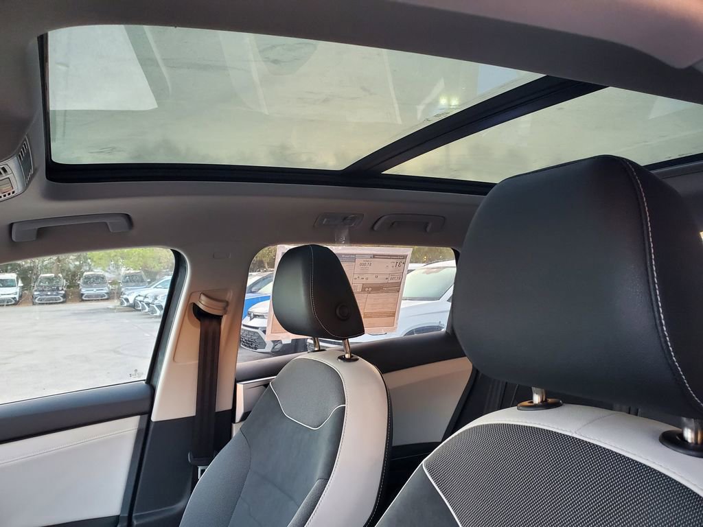 New 2026 Volkswagen Taos SE FWD image 8