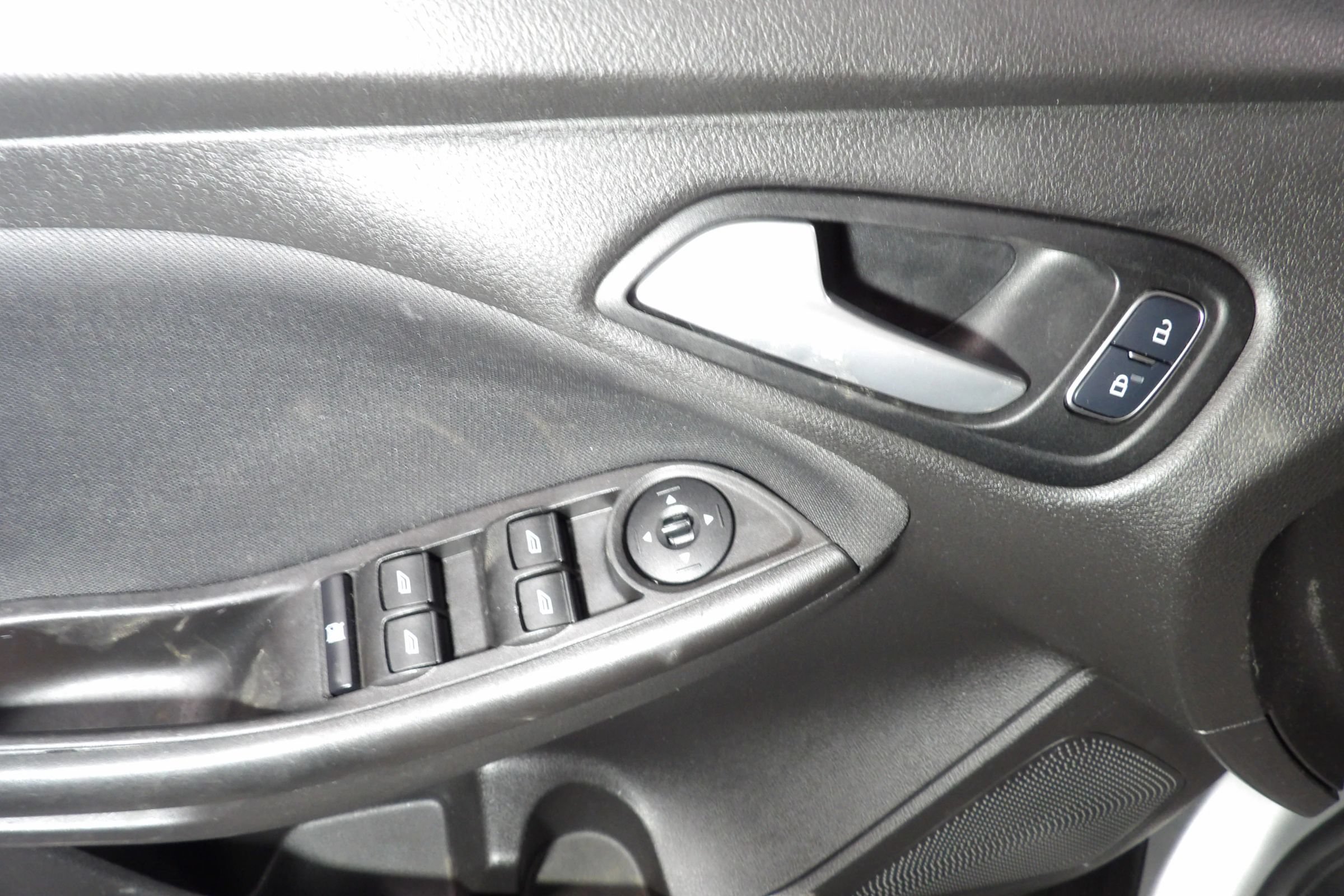 Used 2018 Ford Focus SE FWD image 7