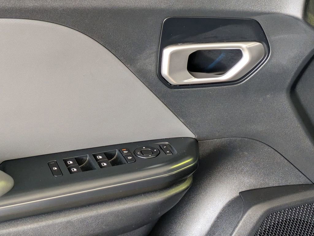 Used 2025 Kia K4 LXS image 13