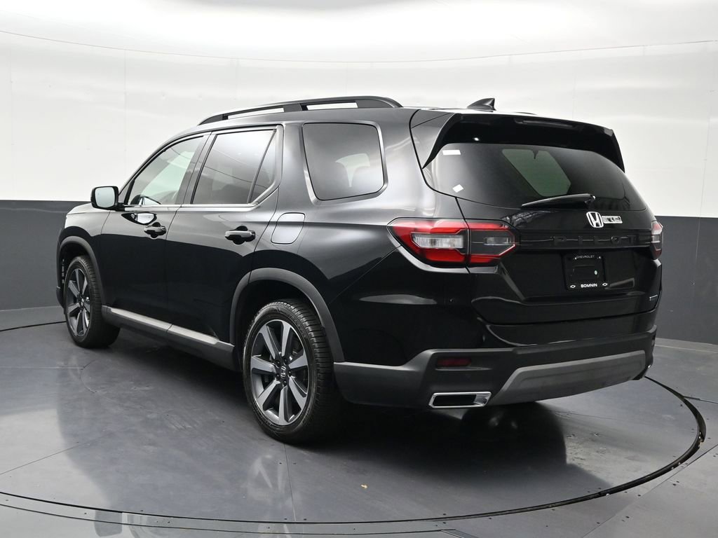 Used 2025 Honda Pilot Touring image 3