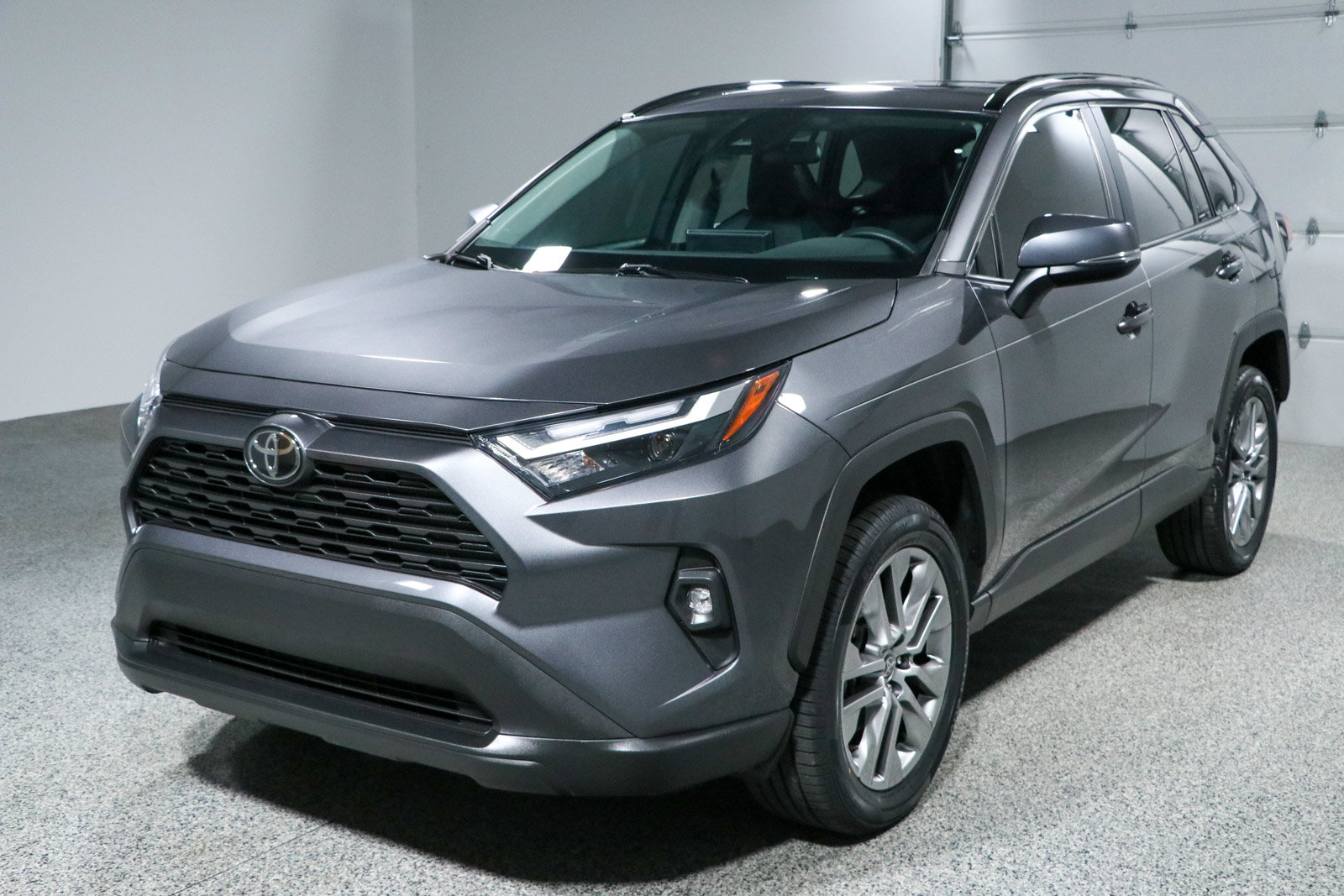 Used 2022 Toyota RAV4 XLE Premium FWD image 32