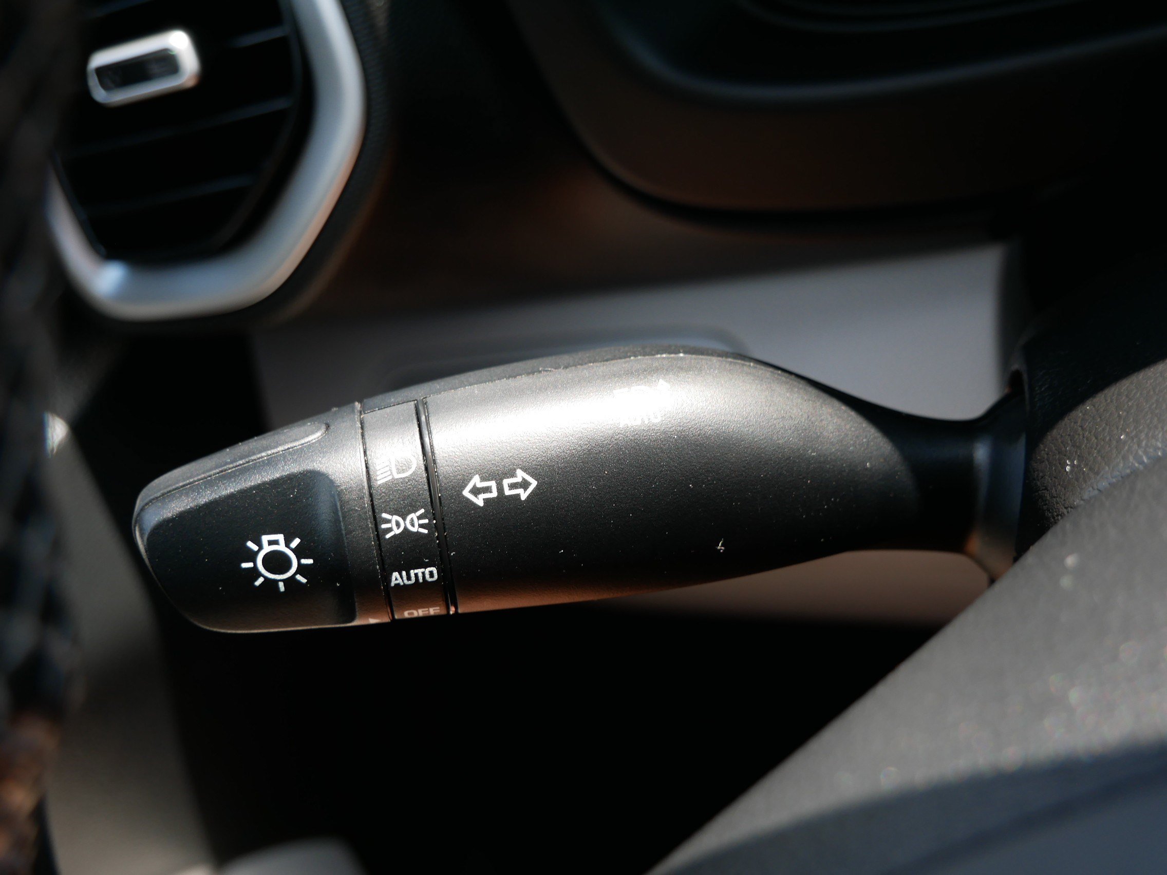 Certified 2024 Hyundai Venue SEL FWD image 30
