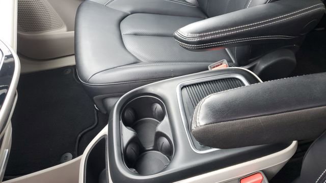 Certified 2024 Chrysler Pacifica Touring-L image 20