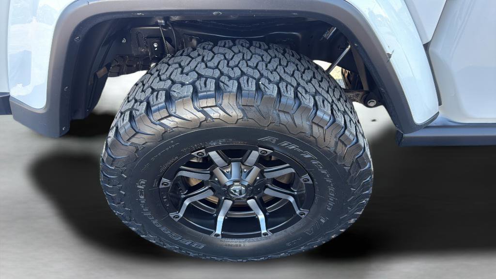 Used 2021 Jeep Gladiator Willys image 39