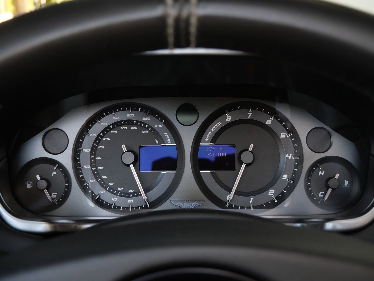 Used 2014 Aston Martin Vanquish Volante RWD image 6