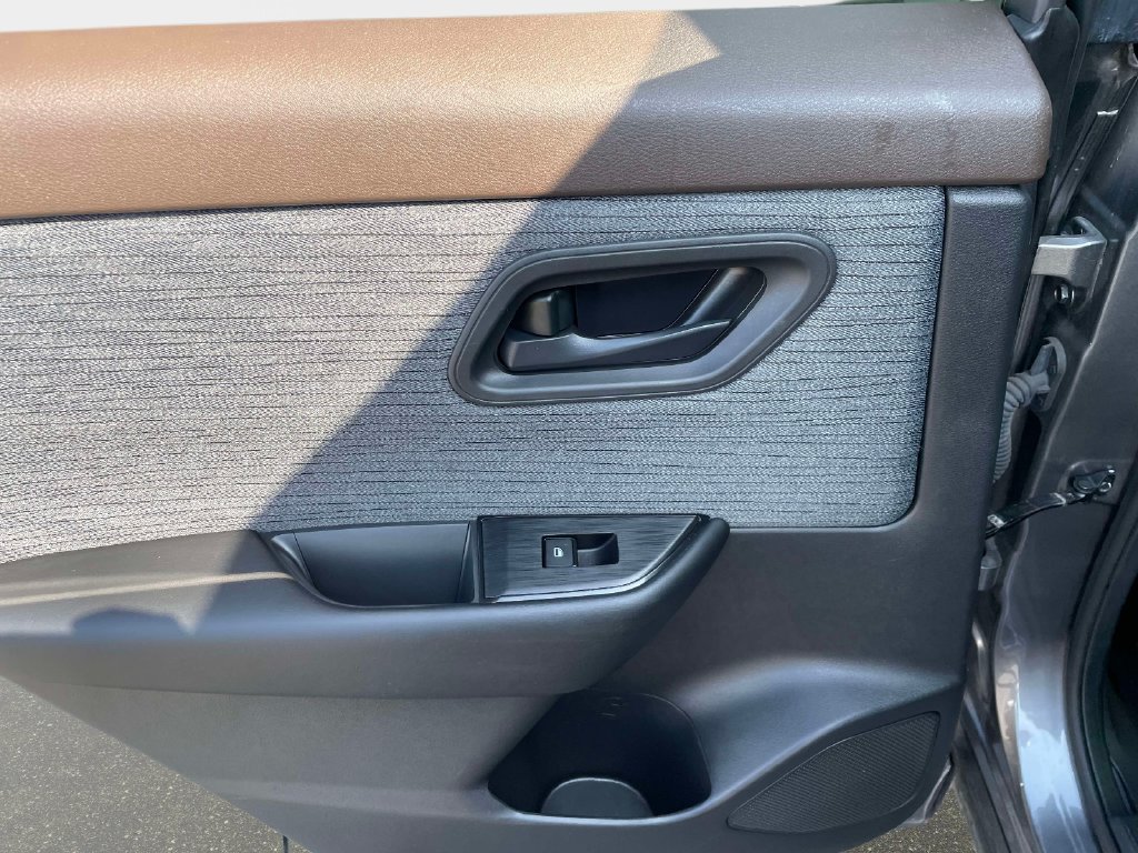 Used 2023 Nissan Rogue S FWD image 15