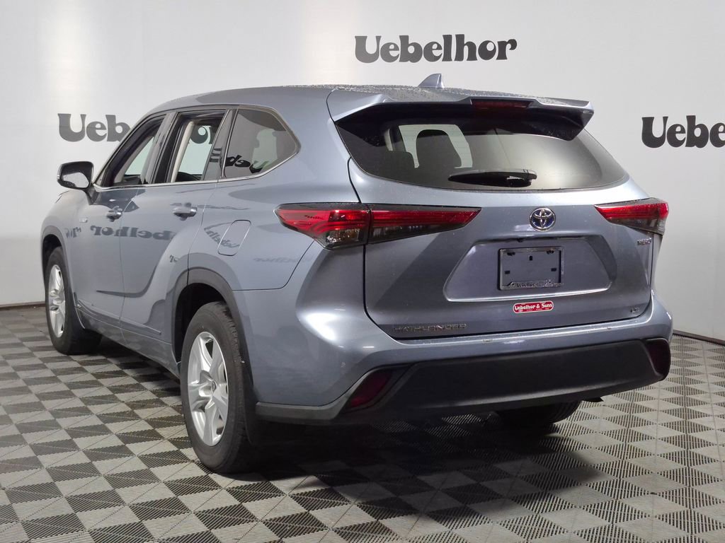 Used 2021 Toyota Highlander LE AWD/4WD image 5