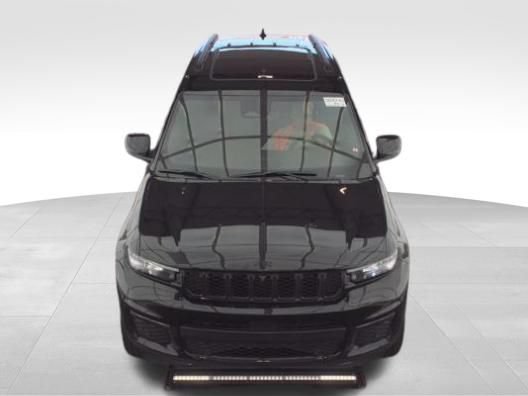 Used 2025 Jeep Grand Cherokee L Limited w/ Luxury Tech Group II AWD/4WD image 2